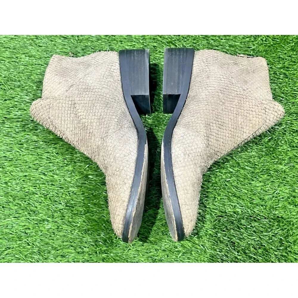 Eileen Fisher TUCK2-LT Embossed Leather Graphite Colored Booties Sz 7.5